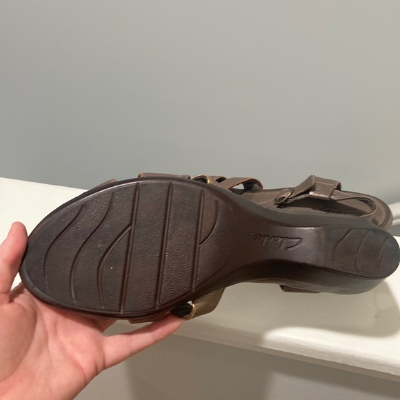 CLARKS Bendables Leather Wedge Sandals Bronze color Women's Size 11m EUC - Picture 12 of 17